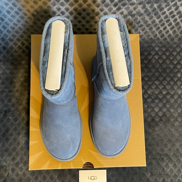 NIB UGG AUSTRALIA: CLASSIC SHORT DOLPHIN BLUE BOOTS, LIMITED EDITION - Picture 3 of 13